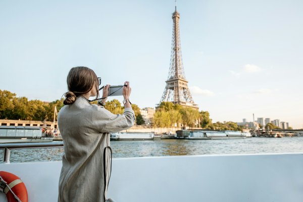 Un moment romantique avec une croisière sur la seine à paris